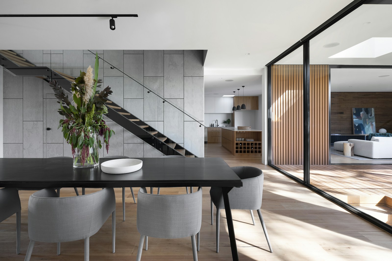 Espacio interior de inspiración con luz natural